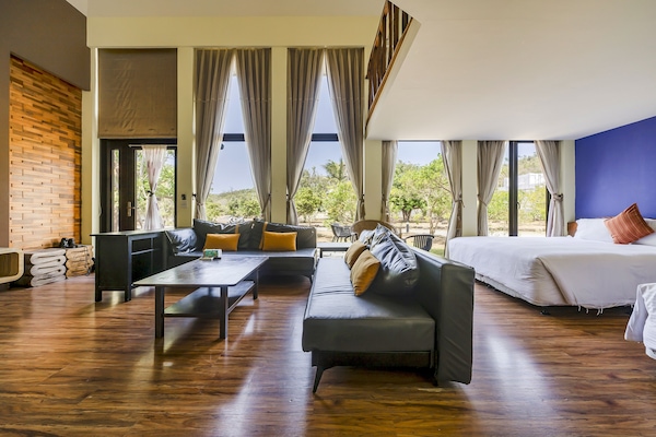 Garden View Villa | Desk, blackout curtains, soundproofing, free WiFi