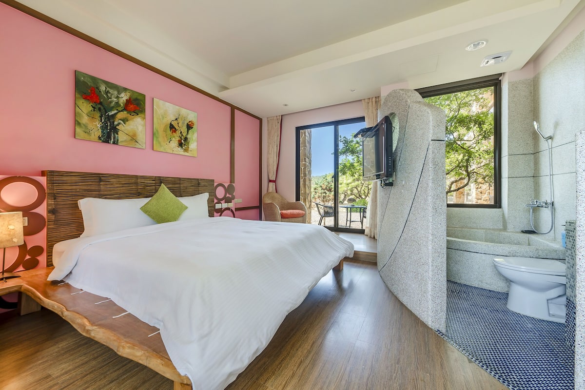 Standard Double Room | 1 bedroom, desk, blackout curtains, soundproofing