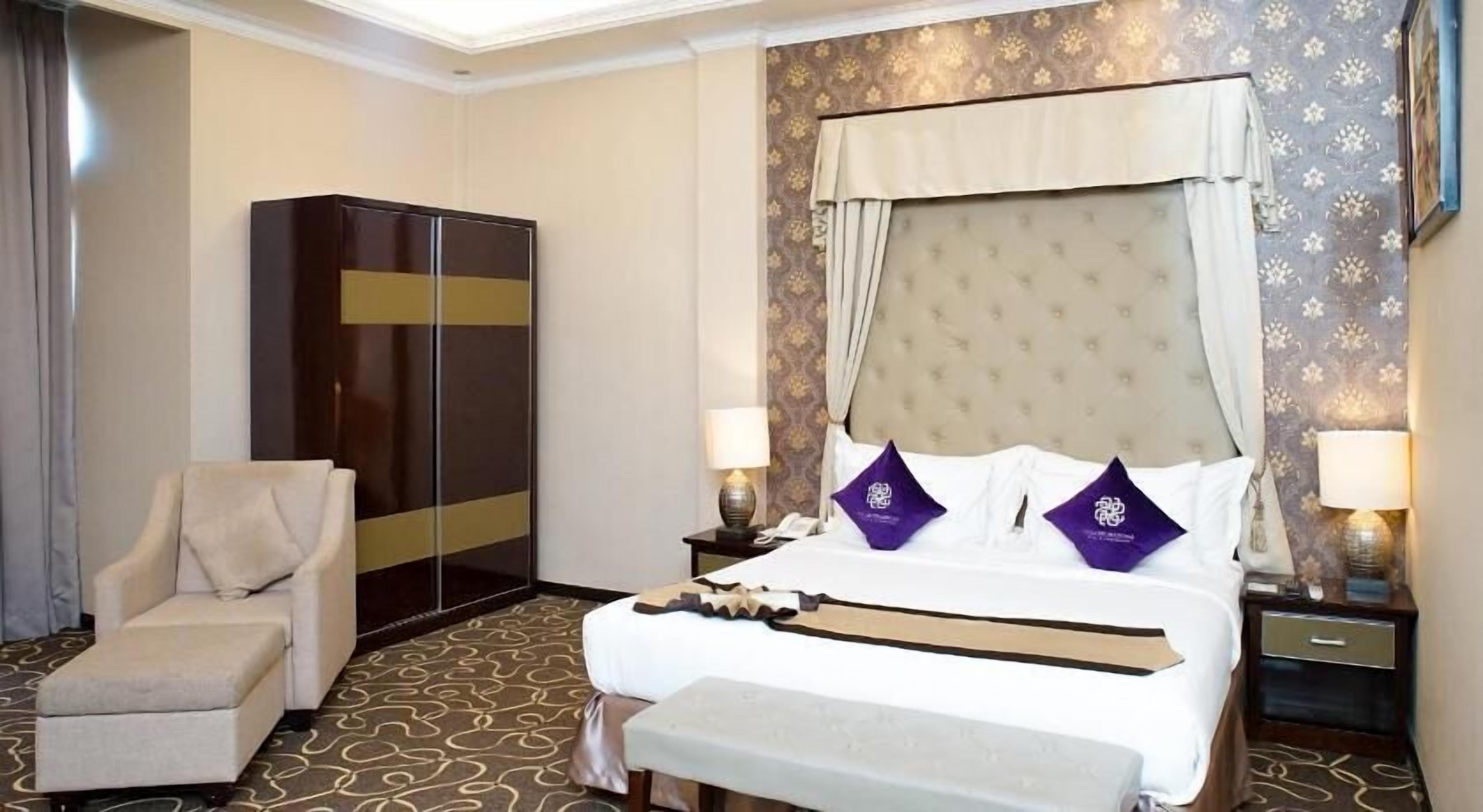 Premium bedding, free WiFi