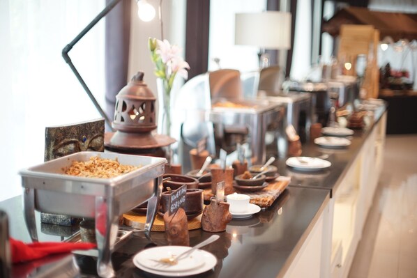 Buffet - Adhiwangsa Hotel & Convention Hall (Surakarta)