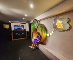 Reception - Wise Owl Comfotel (Kolkata)
