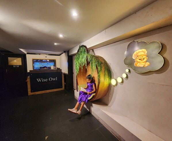 Reception - Wise Owl Comfotel (Kolkata)