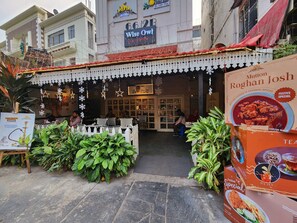 Front of property - Wise Owl Comfotel (Kolkata)