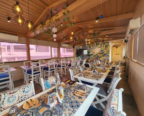 Restaurant - Wise Owl Comfotel (Kolkata)