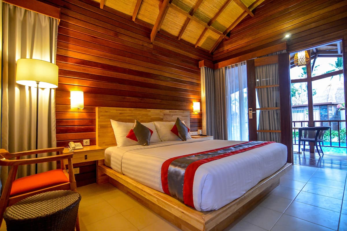 minibar, in-room safe, desk, rollaway beds