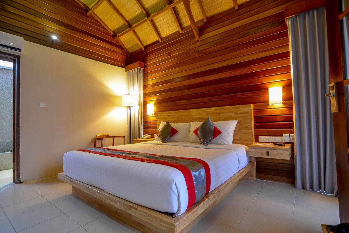 minibar, in-room safe, desk, rollaway beds