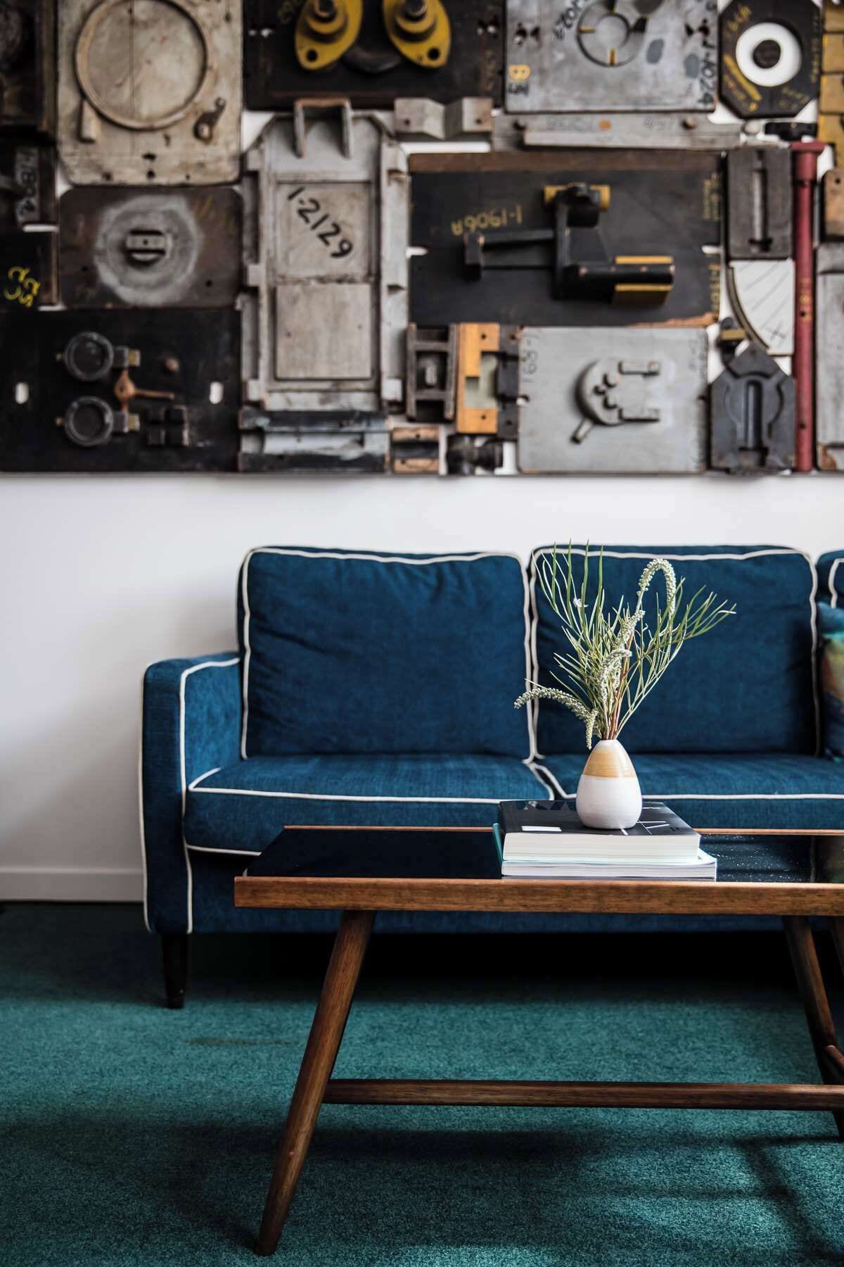 40-inch flat-screen tv with digital channels, tv, streaming services