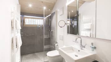 Superior-Suite, 1 Schlafzimmer, Bergblick | Badezimmer