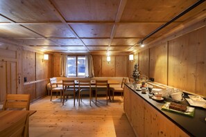 Breakfast area