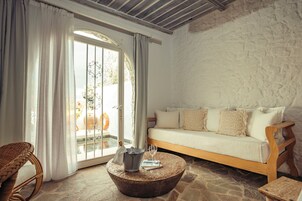 Ropa de cama de alta calidad y minibar 