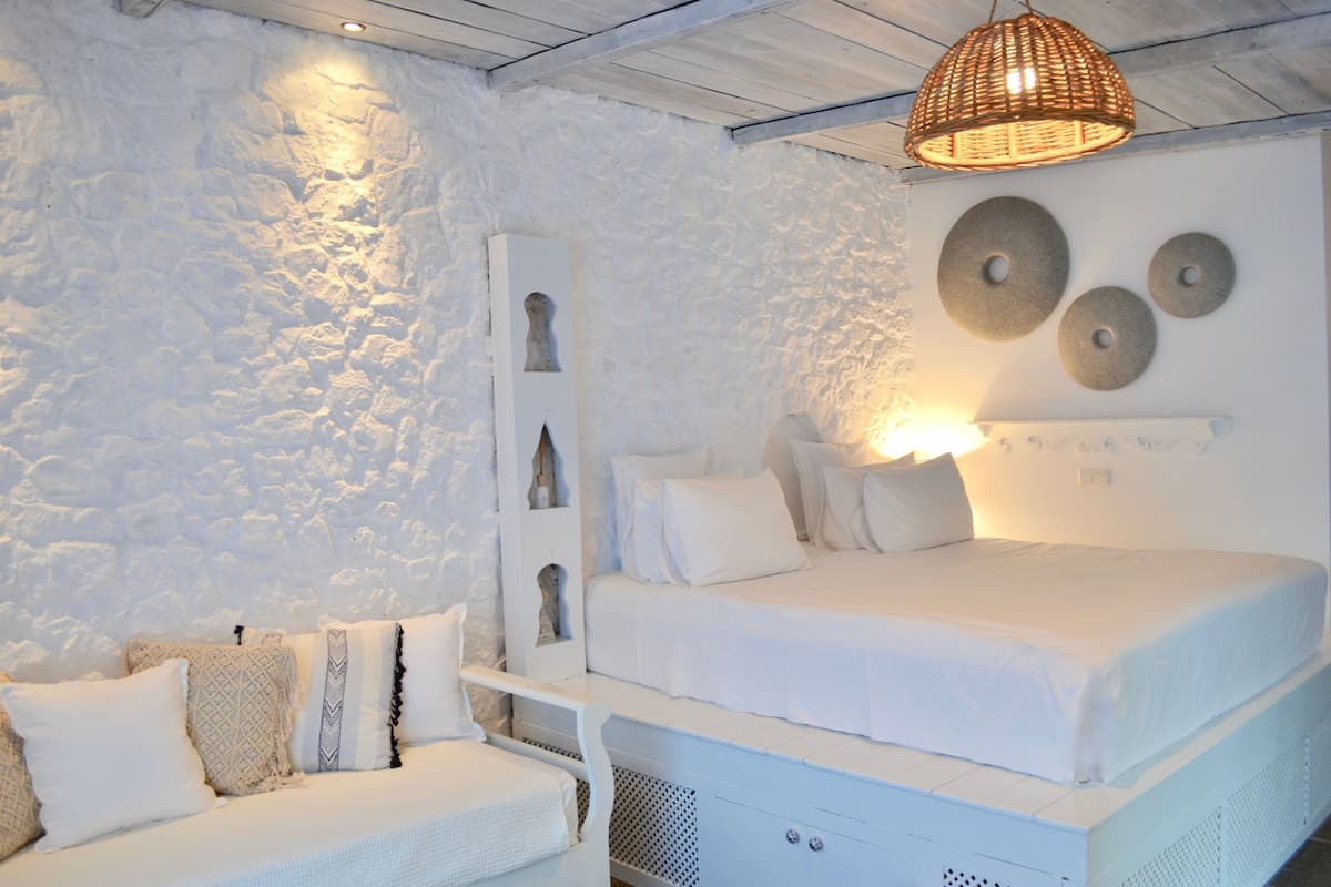 Suite, kolam renang pribadi (MEDITERRANEAN) | Seprai premium, minibar, brankas, dan meja kerja