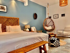 Ropa de cama de alta calidad y minibar 