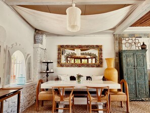 Se sirven desayunos, comidas, cenas y cocina mediterránea 