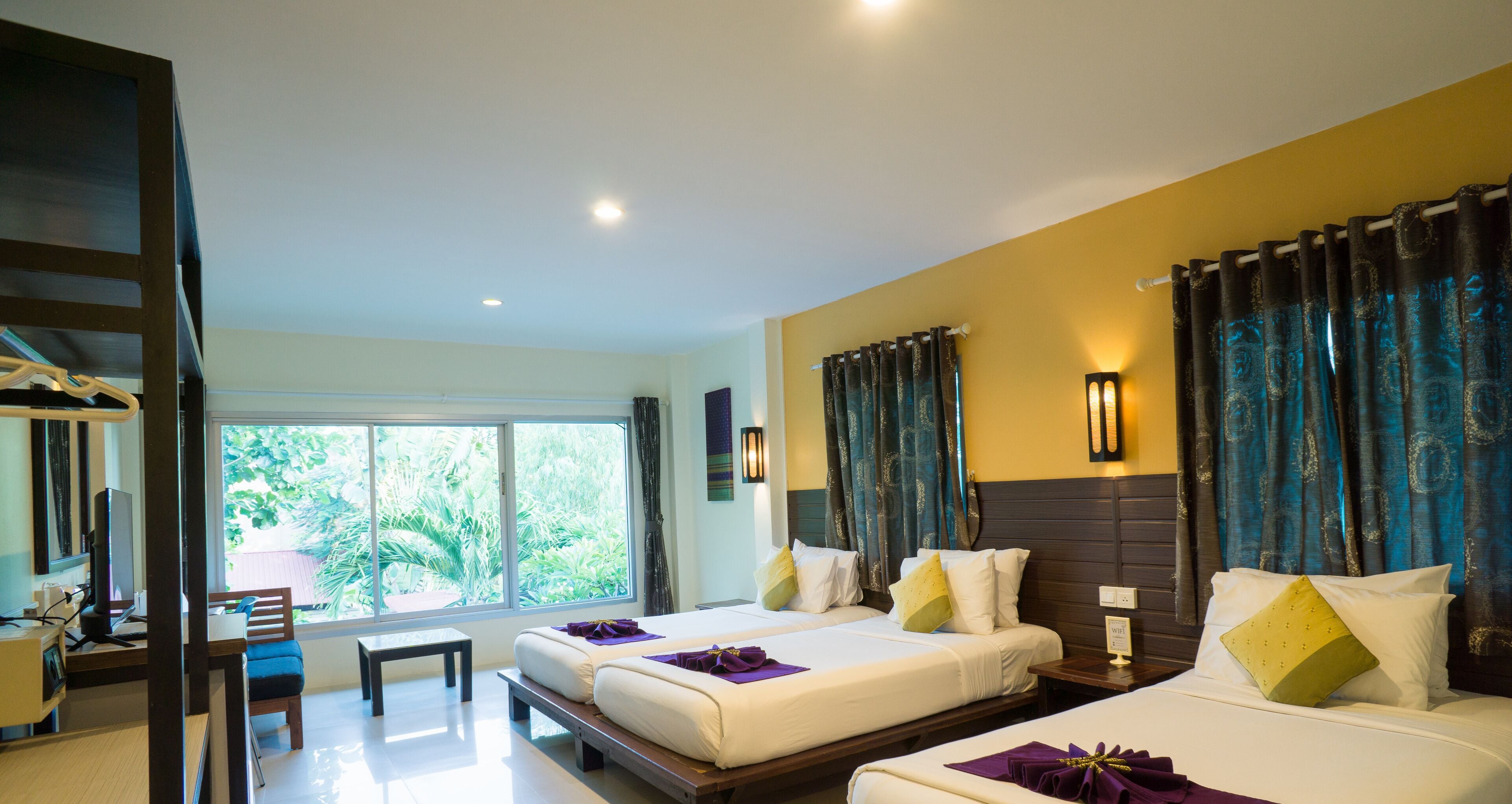 triple room | 1 bedroom, minibar, in-room safe, desk