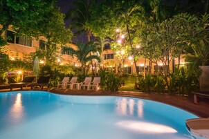 Outdoor pool, pool umbrellas, sun loungers