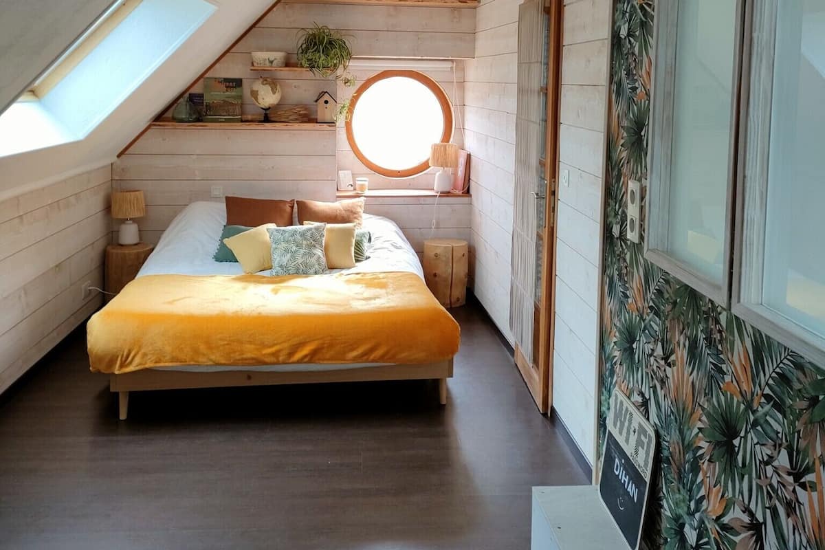 Bed and Breakfast | Individually decorated, individually furnished, bed sheets