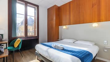 Doppia Comfort | Una scrivania, insonorizzazione, Wi-Fi gratuito, lenzuola