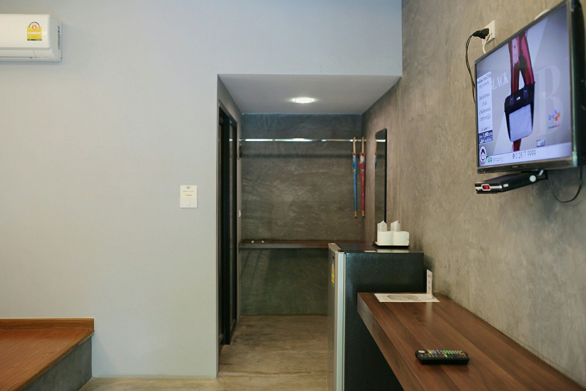 standard double room | television