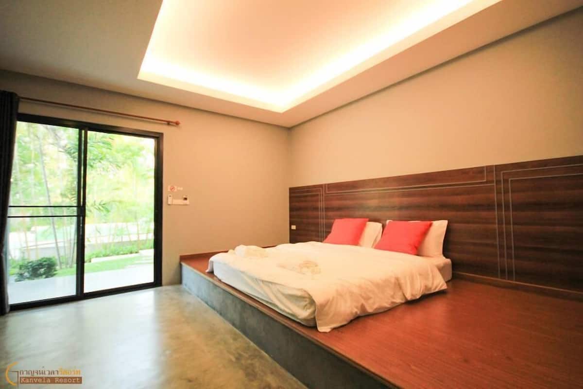 standard double room | desk, blackout curtains, free wifi, bed sheets