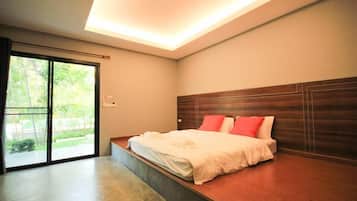 Standard Double Room | Desk, blackout drapes, WiFi (free), bed sheets