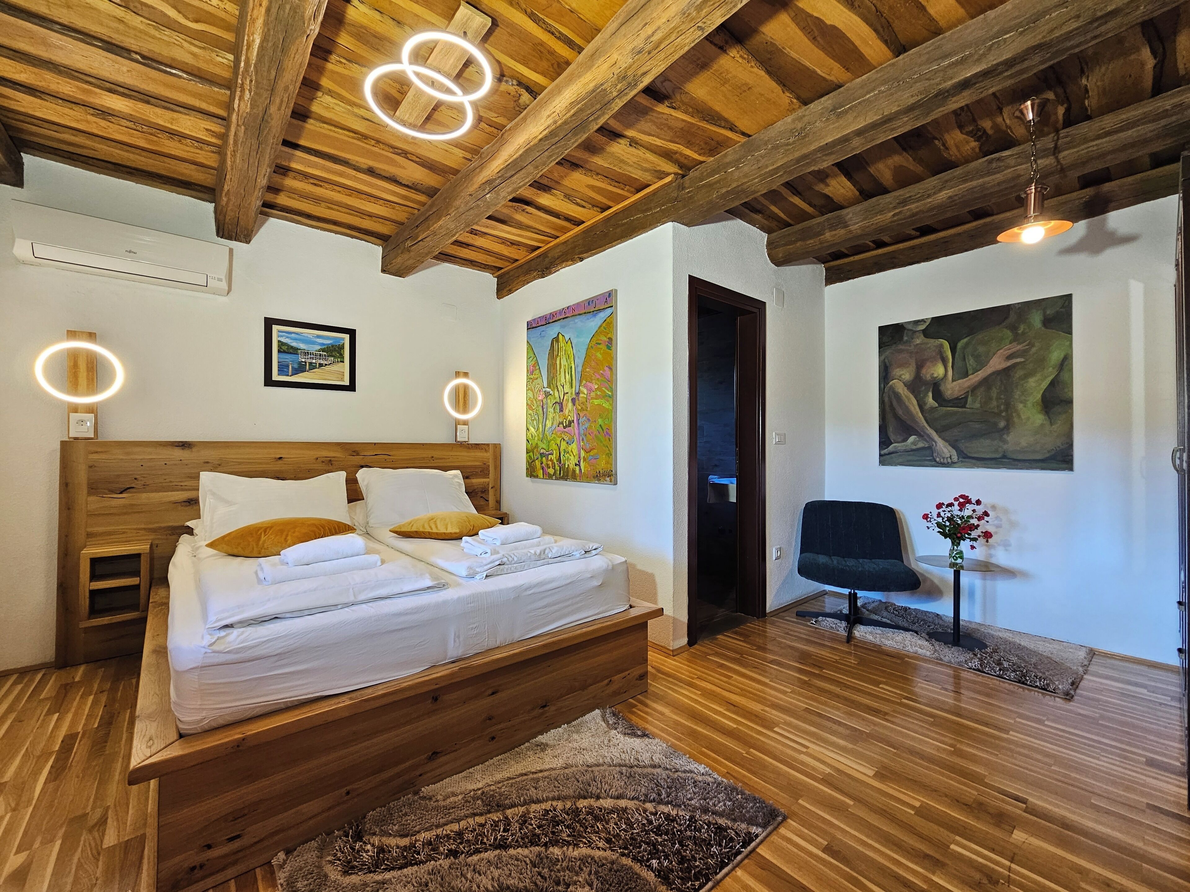 Superior Double Room, Terrace | Minibar, in-room safe, desk, bed sheets