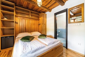 Standard Double Room | Minibar, in-room safe, desk, bed sheets - Plitvica Lodge (Plitvicka Jezera)