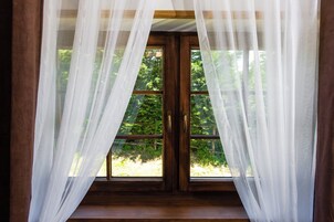 Deluxe Double Room | Minibar, in-room safe, desk, bed sheets