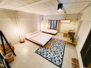 3-bed Shared room mattress type (private bathroom) | Minibar con artículos gratuitos, wifi gratis, ropa de cama