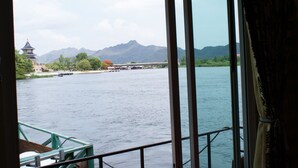 A view from a window overlooking a river with mountains in the background. - Tara Raft Kanchanaburi (Kanchanaburi)