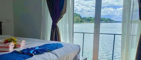 Superior River View Double Room | Desk, free WiFi
