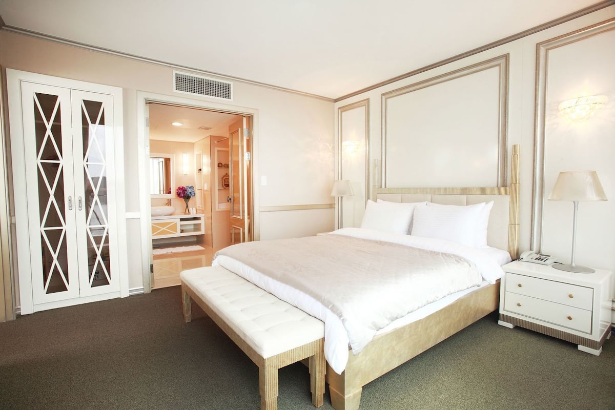 Blackout drapes, iron/ironing board, free WiFi, bed sheets