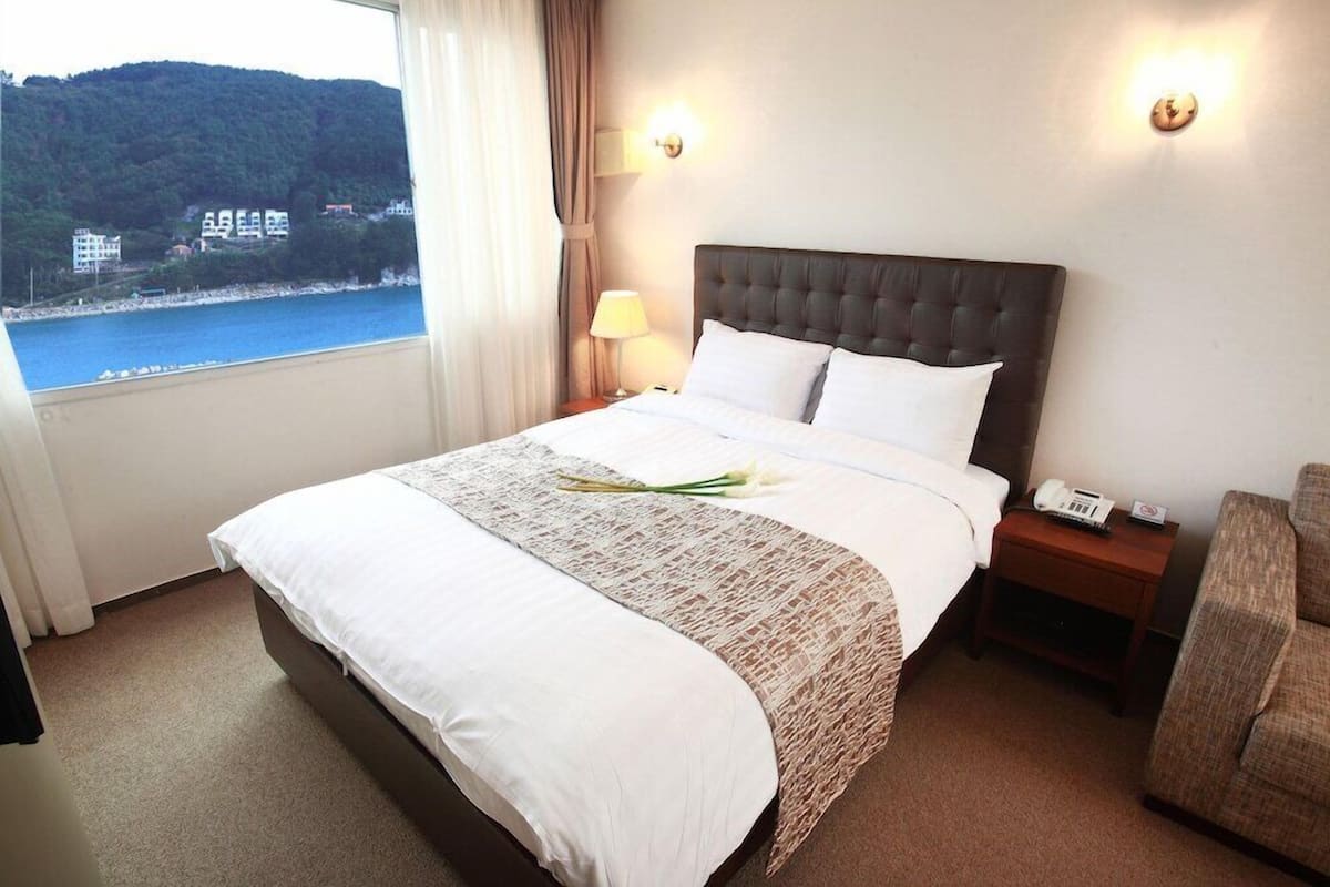 Blackout drapes, iron/ironing board, free WiFi, bed sheets