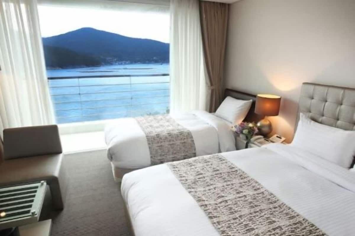 1 bedroom, blackout curtains, iron/ironing board, free WiFi