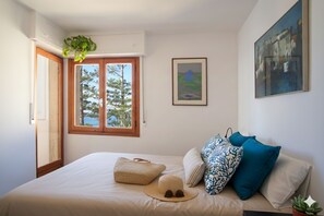 Apartment, 3 Bedrooms, Terrace, Sea View | 3 bedrooms, iron/ironing board - Appartamento Profumo di Mare (Cipressa)