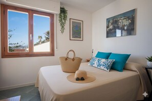 Apartemen, 3 kamar tidur, teras, pemandangan laut | 3 kamar tidur dan setrika/meja setrika