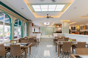 Buffet déjeuner (350 THB par personne)