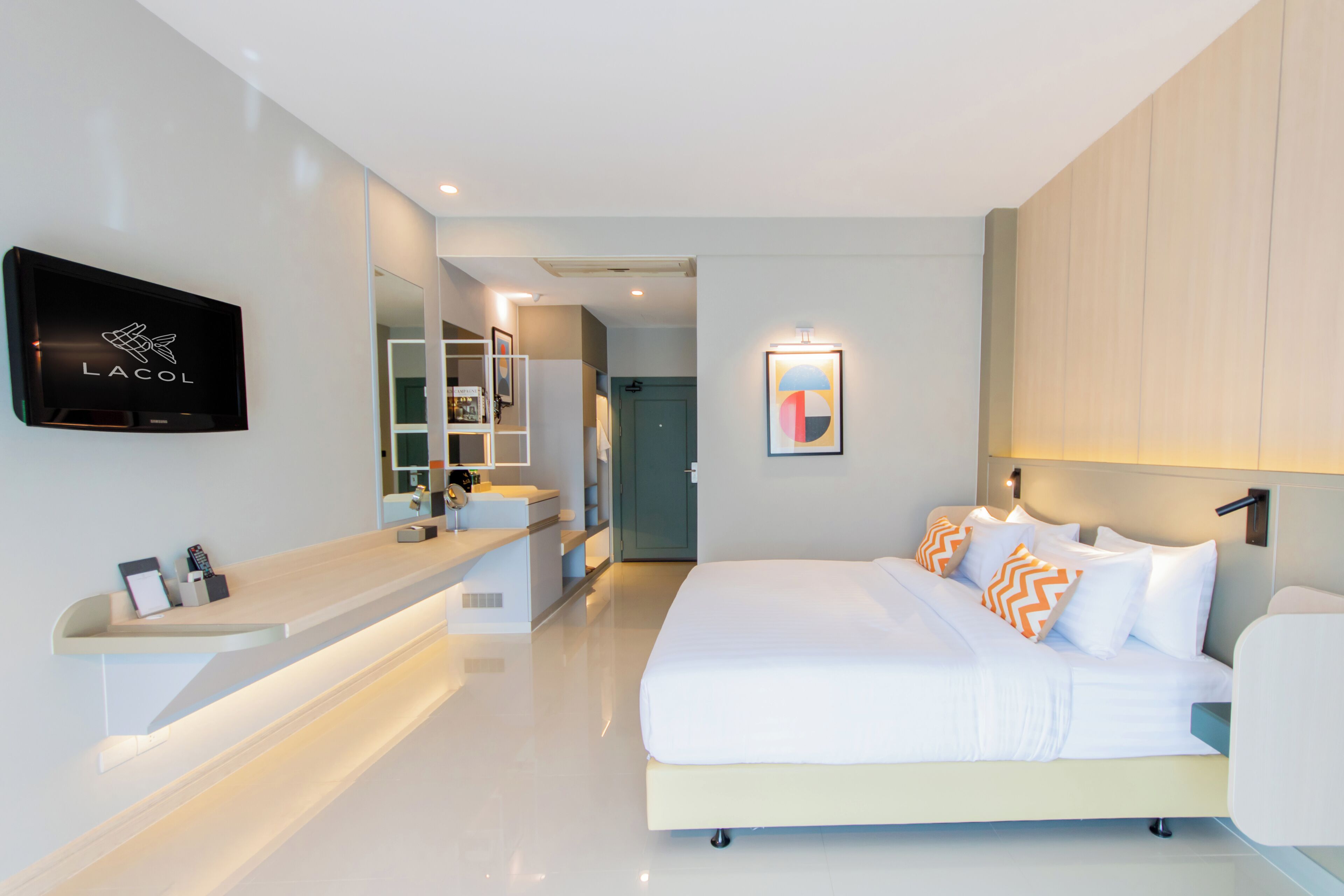 2 - Bedroom Family Suite | Free minibar items, in-room safe, desk, laptop workspace