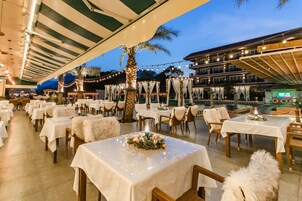 2 restaurants, breakfast, lunch served; local and international cuisine