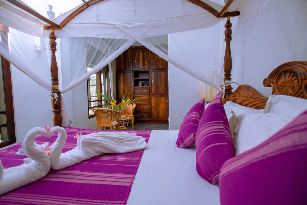 Habitación doble Confort | Sábanas de algodón egipcio, ropa de cama de alta calidad y minibar