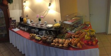 Daily buffet breakfast (EUR 17.5 per person)
