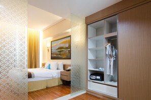 Premium bedding, minibar, free WiFi - Megaland Hotel (Surakarta)