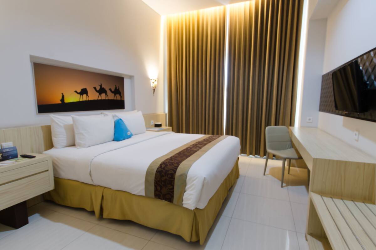 Premium bedding, minibar, free WiFi