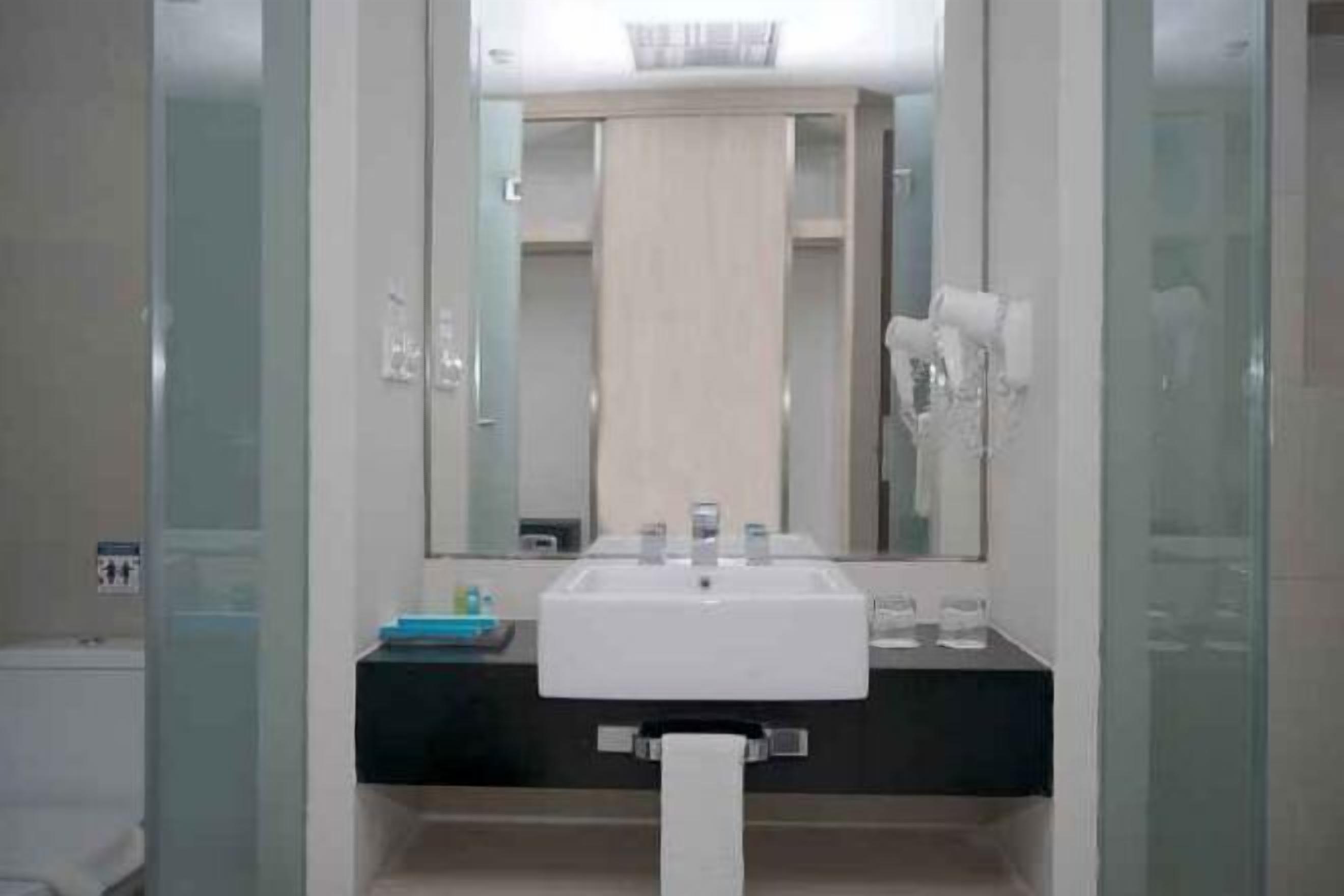 Bathroom | Shower, free toiletries, hair dryer
