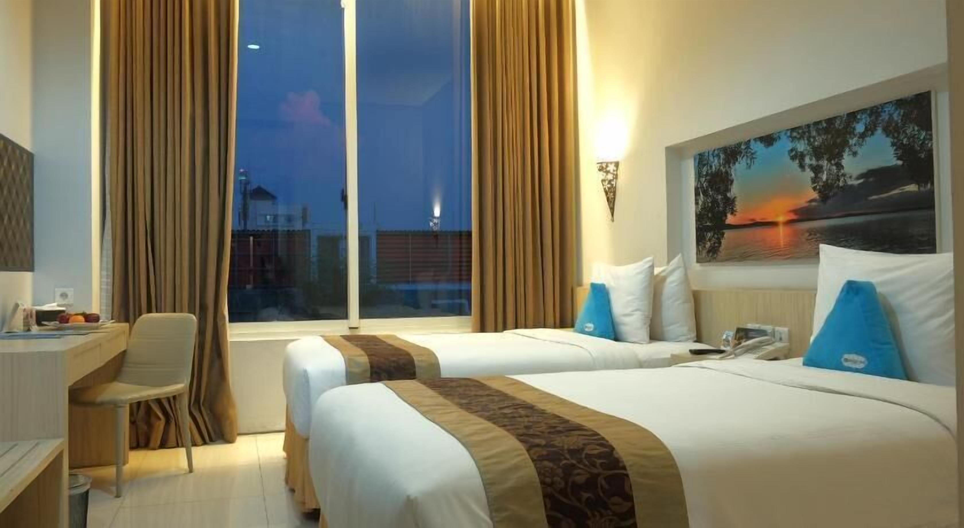 Premium bedding, minibar, free WiFi