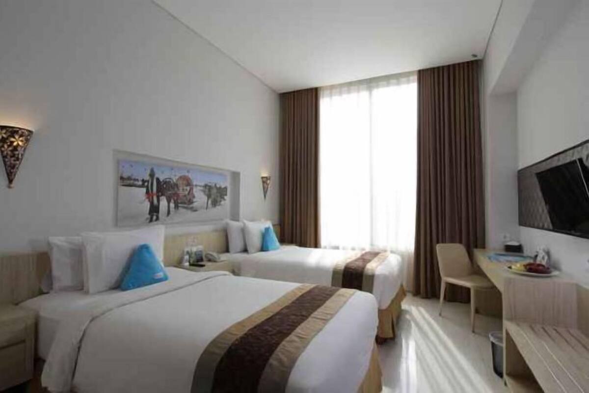 Premium bedding, minibar, free WiFi