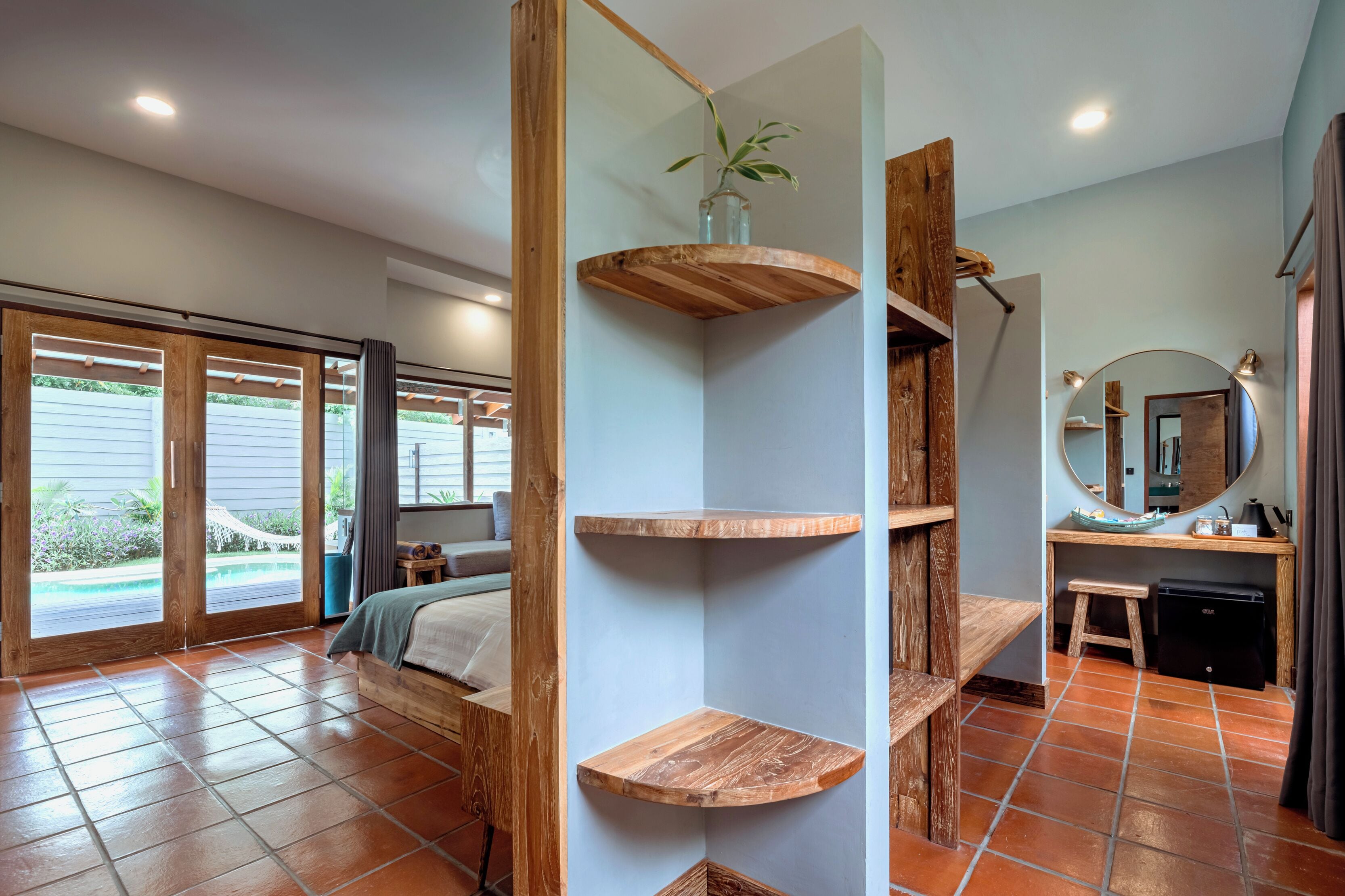 Luxury One Bedroom Villa | Minibar, in-room safe, desk, laptop workspace