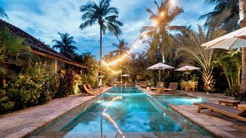 Outdoor pool, pool umbrellas, sun loungers