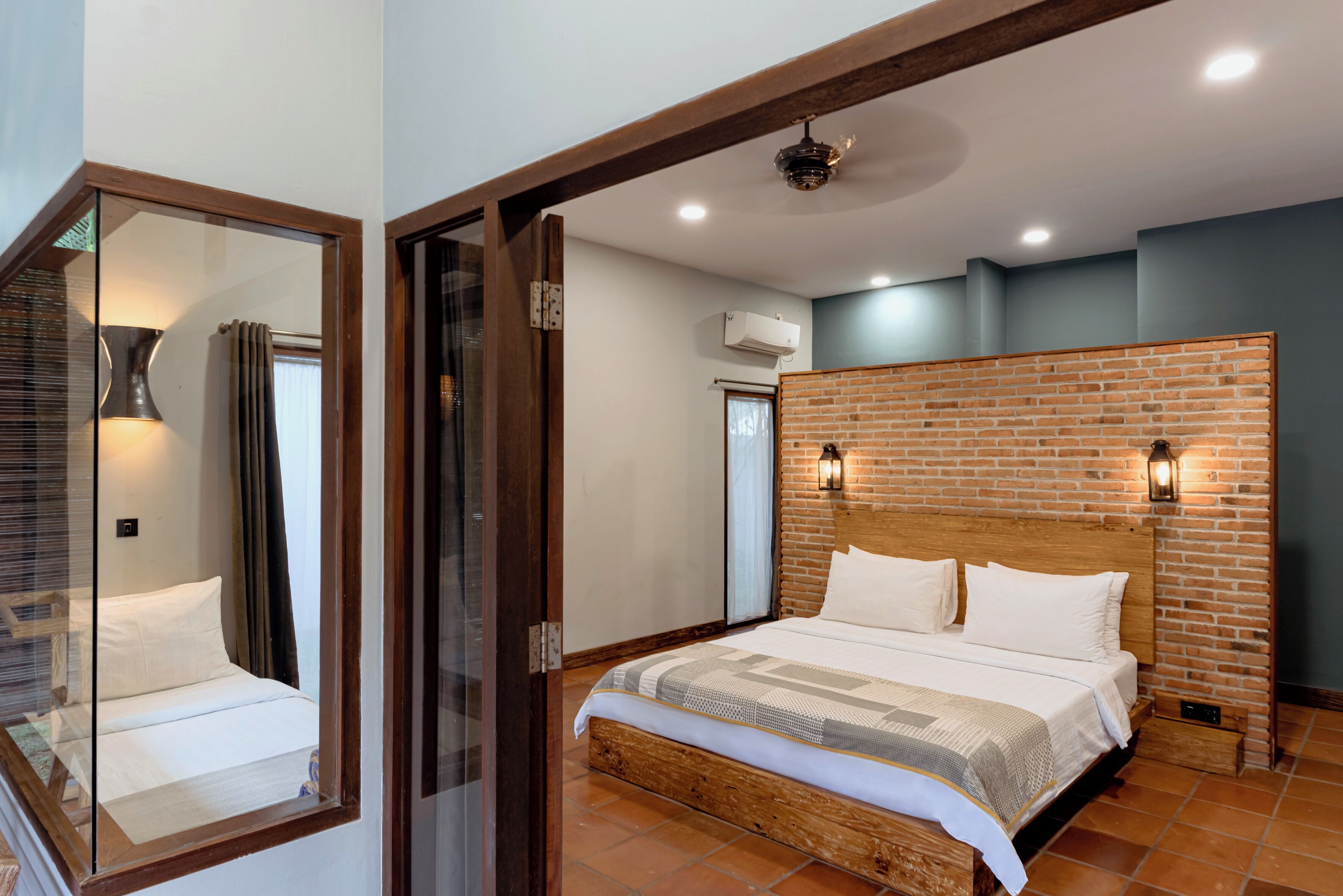 luxury room | minibar, in-room safe, desk, laptop workspace