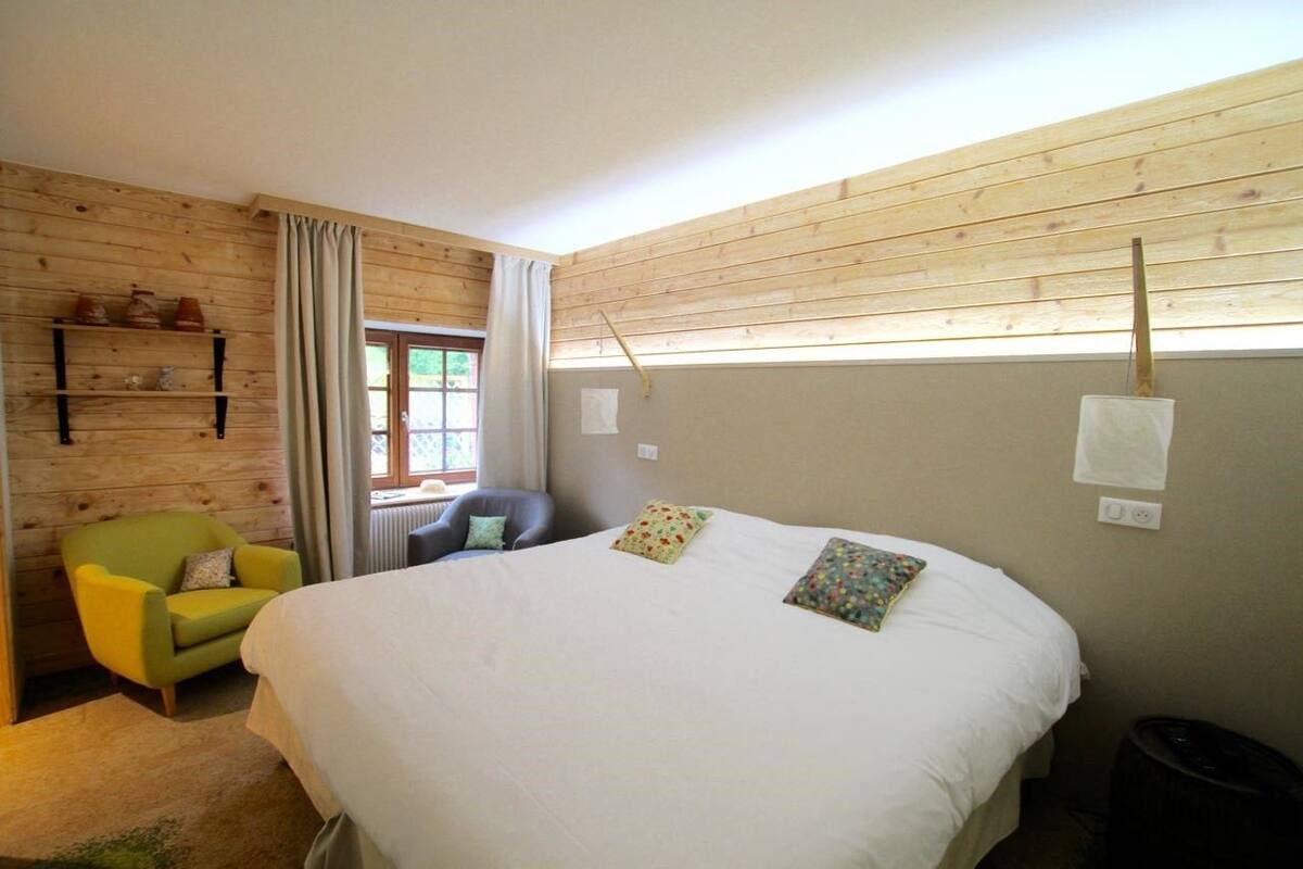 Habitación, con acceso para personas discapacitadas, en el área del jardín (Sieste côté jardin) | Escritorio, cunas gratuitas, camas extra y wifi gratis
