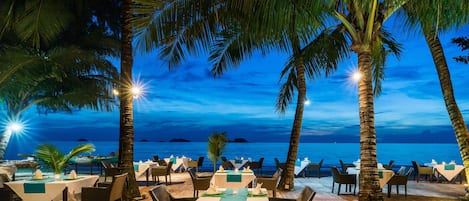 Breakfast, lunch, dinner served; international cuisine, beach views